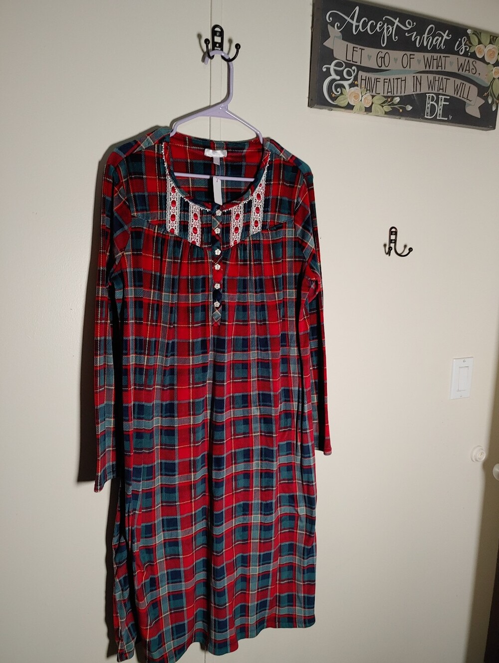NWT Secret Treasures Large 12/14 Gorgeous super Soft Red Plaid Nightgown